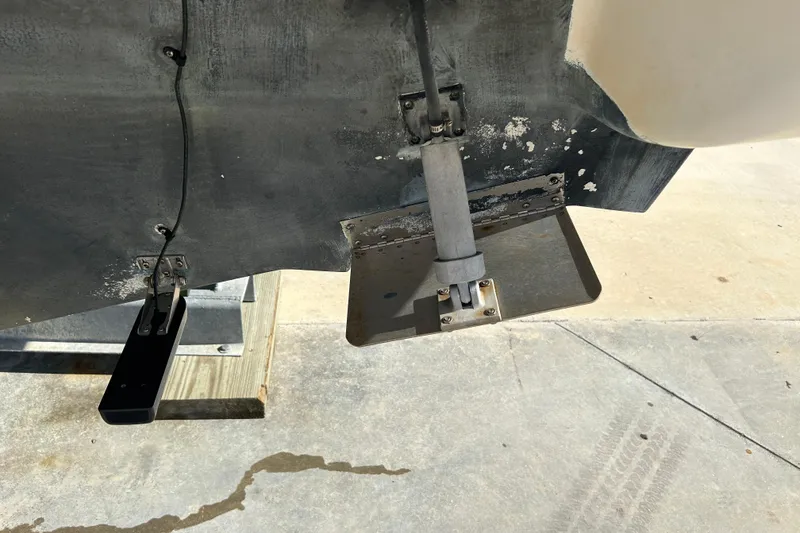 Slide: The Image of Close-up of a 2000 Rinker 270 Fiesta Vee boat's trim tab and transom. - 32