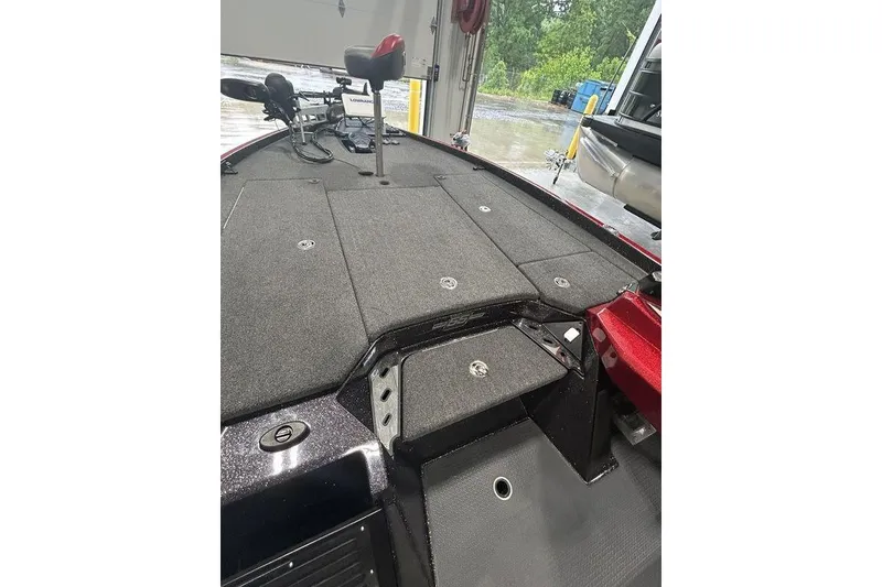 Slide: The Image of 2023 Ranger Z520R boat deck with Minn Kota trolling motor and Lowrance electronics. - 10