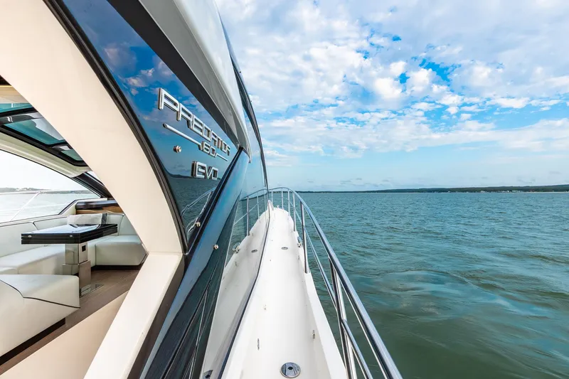 Slide: The Image of Sunseeker Predator 60 EVO 2021 - 12