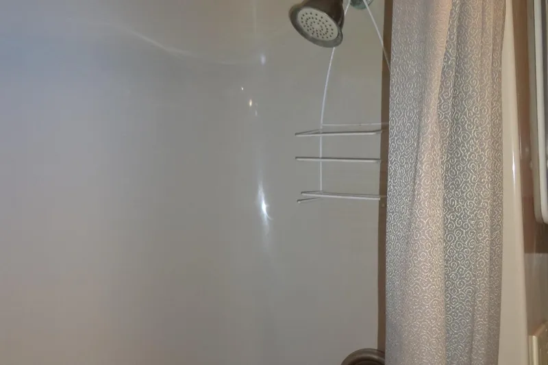 Slide: The Image of Shower area with curtain and showerhead in 2008 Bluewater 5200 Signature Edition. - 41