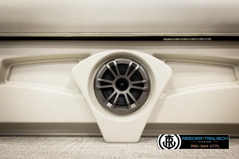 Slide: The Image of Avalon VLS QL 2026 boat speaker detail with Reeder-Trausch Marine branding. - 38