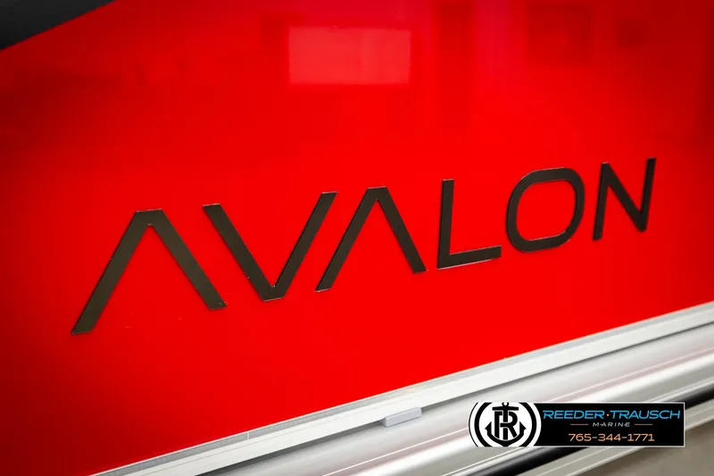 Slide: The Image of Red Avalon VLS QL 2026 model with Reeder-Trausch Marine branding. - 45