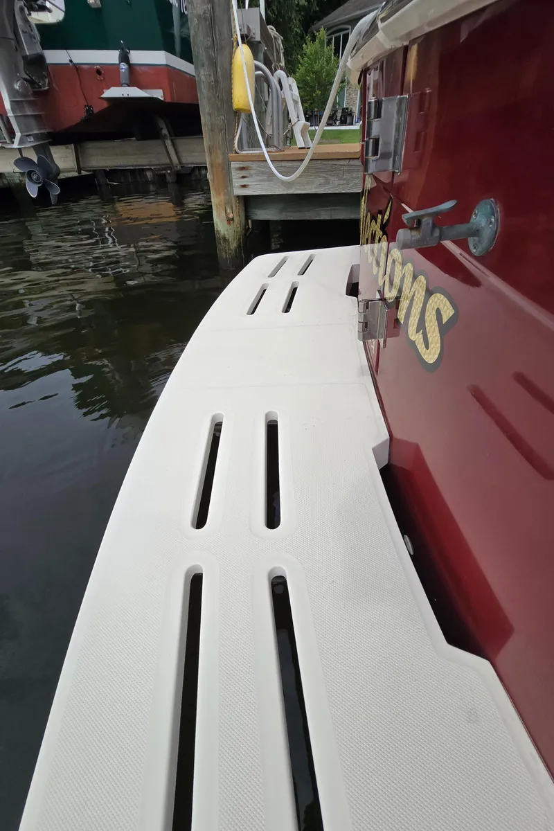 Slide: The Image of Mainship Pilot 30 Sedan 2001 - 50