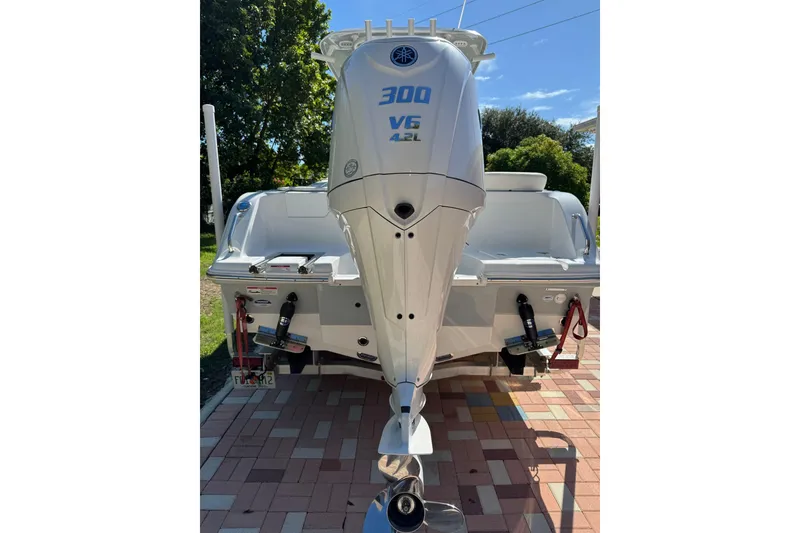 Slide: The Image of 2025 Sea Hunt Ultra 239 SE boat with Yamaha 300 V6 engine, parked on brick driveway. - 11