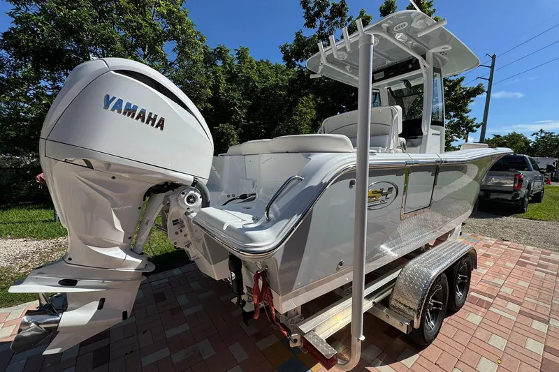 Slide: The Image of 2025 Sea Hunt Ultra 239 SE boat with Yamaha engine on a trailer. - 5