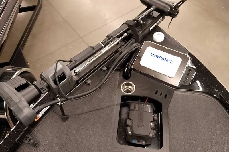 Slide: The Image of 2025 Ranger Z518 Ranger Cup Equipped boat with Lowrance electronics and trolling motor. - 22