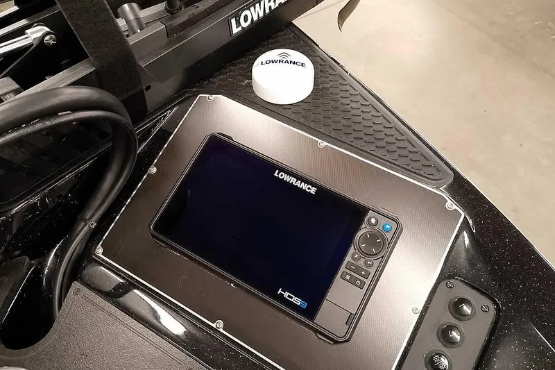 Slide: The Image of 2025 Ranger Z518 Ranger Cup Equipped with Lowrance HDS display and GPS module. - 24