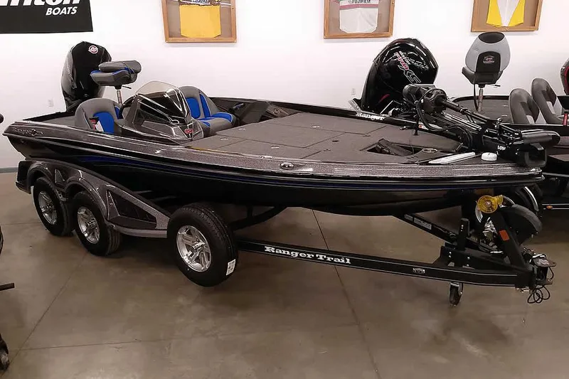 Slide: The Image of 2025 Ranger Z518 Ranger Cup Equipped boat on trailer in showroom. - 38