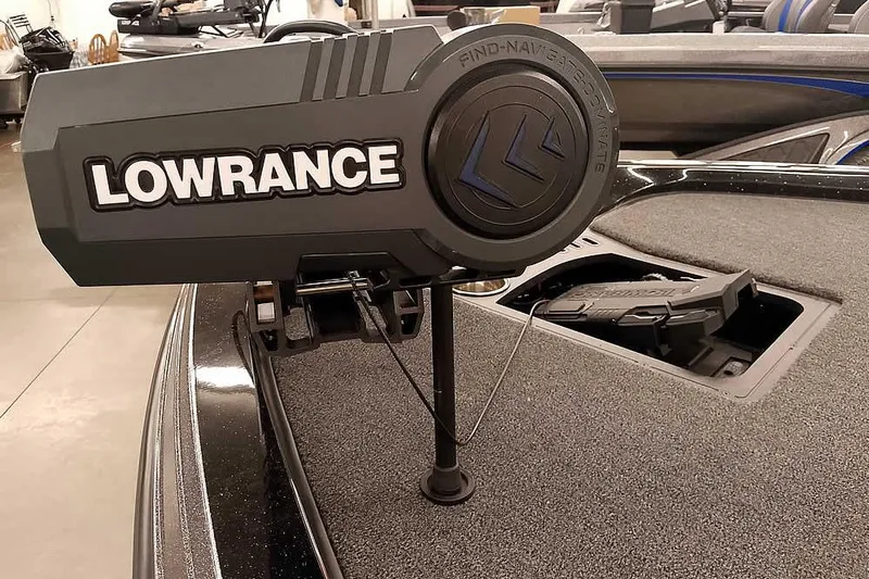 Slide: The Image of 2025 Ranger Z518 Ranger Cup Equipped boat with Lowrance navigation system. - 7