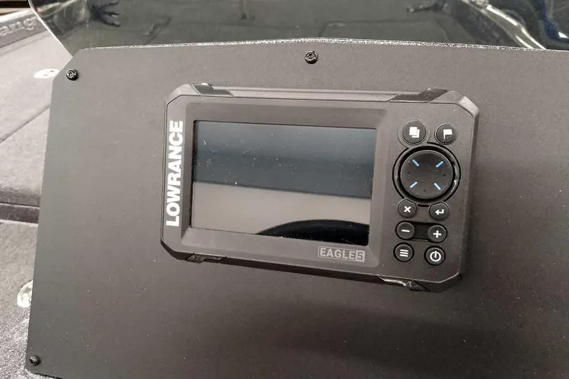 Slide: The Image of Lowrance Eagle5 fishfinder on 2025 Ranger Z185 boat dashboard. - 21
