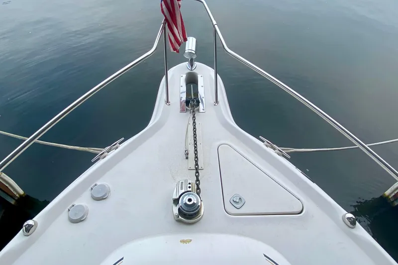 Slide: The Image of Bow view of 1997 Sea Ray 330 Sundancer with anchor chain and American flag. - 28