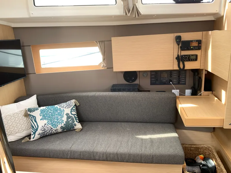 Slide: The Image of Beneteau Oceanis 38.1 2018 - 18