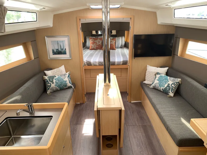 Slide: The Image of Beneteau Oceanis 38.1 2018 - 3