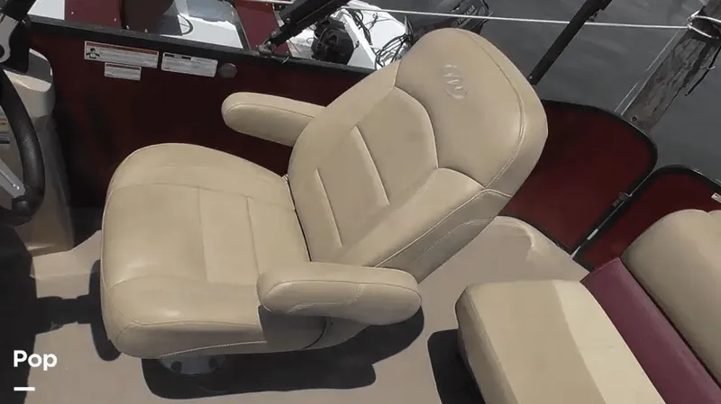 Slide: The Image of Manitou Aurora LE 20 2019 - 10