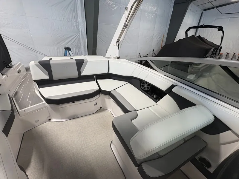 Slide: The Image of Regal 2000 ES 2021 - 10