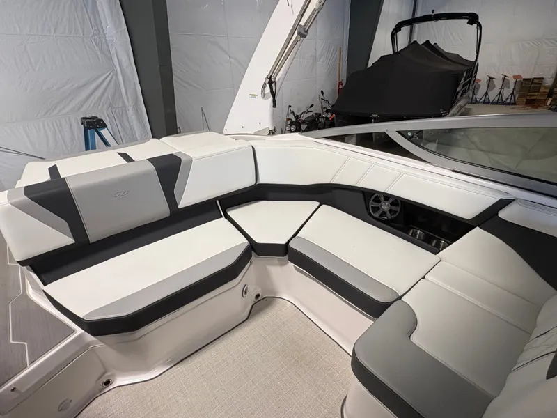 Slide: The Image of Regal 2000 ES 2021 - 11