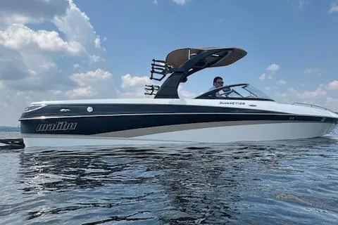 The Image of 2005 Malibu Sunsetter 23 XTi boat on calm water under a cloudy sky. - 0