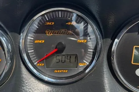 Slide: The Image of Speedometer of 2005 Malibu Sunsetter 23 XTi showing 504.1 miles. - 7