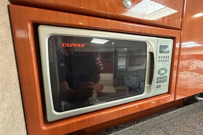 Slide: The Image of Water system control panel on 2008 Formula 34 Performance Cruiser boat. - 20