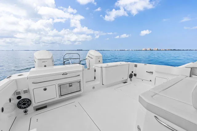 Slide: The Image of World Cat 400DC-X Island 2026 - 25