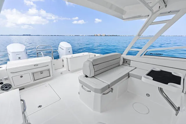 Slide: The Image of World Cat 400DC-X Island 2026 - 26