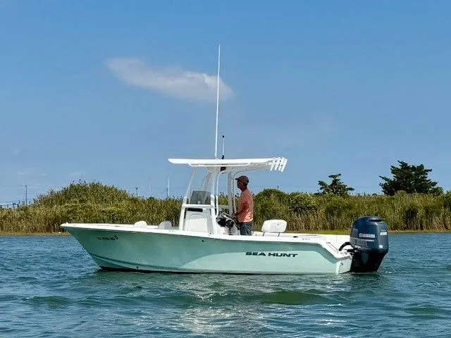 Slide: The Image of Sea Hunt Triton 210 2015 - 1