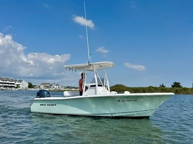 Slide: The Image of Sea Hunt Triton 210 2015 - 2