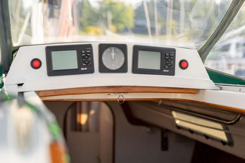 Slide: The Image of Cockpit instruments of a 2000 J Boats J/120 sailboat, featuring B&G displays. - 6