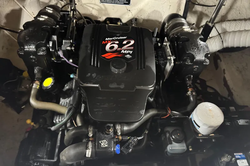 Slide: The Image of MerCruiser 6.2 MPI engine in 2004 Rinker 282 Captiva Bowrider boat. - 15