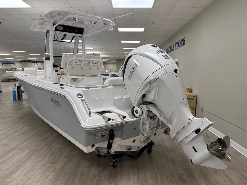 Slide: The Image of Sea Hunt Ultra 235 SE 2025 - 7