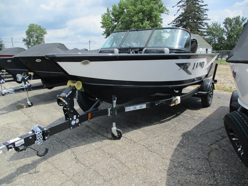 The Image of Lund 1875 Crossover XS 2026 - 1