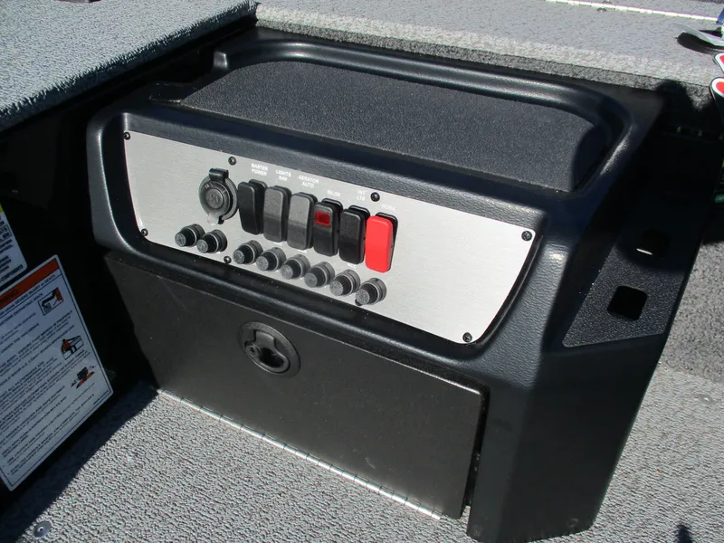 Slide: The Image of Lund Angler 1650 Tiller 2026 - 12