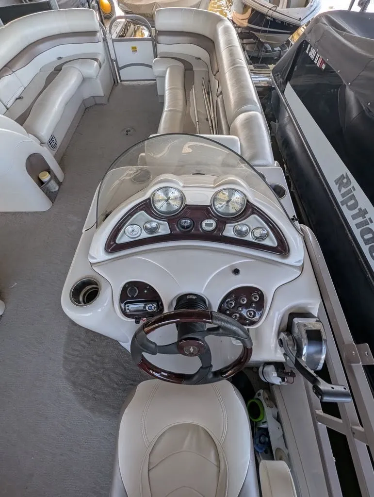 Slide: The Image of Starcraft Majestic 256 RE CR 2006 - 2