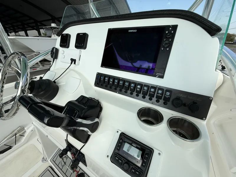 Slide: The Image of Twin Vee 240 GFX CC 2020 - 10