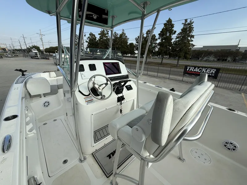 Slide: The Image of Twin Vee 240 GFX CC 2020 - 14