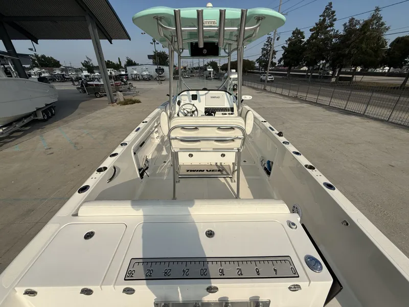 Slide: The Image of Twin Vee 240 GFX CC 2020 - 5