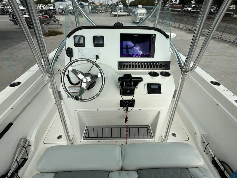 Slide: The Image of Twin Vee 240 GFX CC 2020 - 9