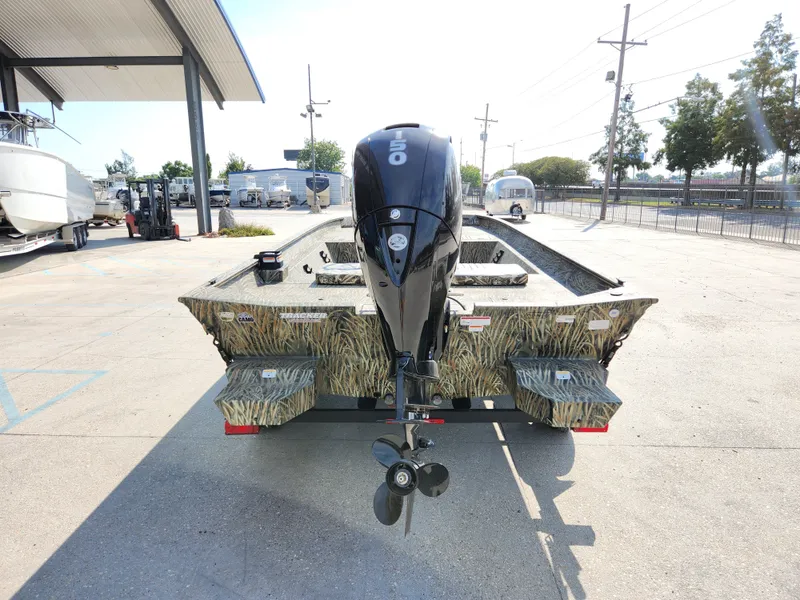 Slide: The Image of Tracker Grizzly 2072 CC 2025 - 11