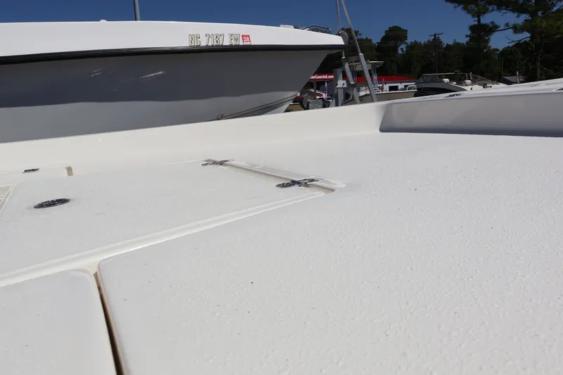 Slide: The Image of Bulls Bay 2200 XS 2026 - 11