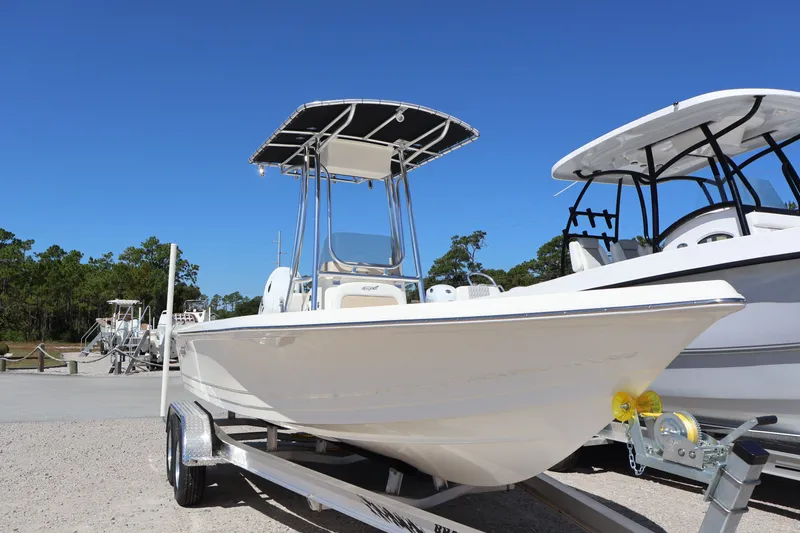 Slide: The Image of Bulls Bay 2200 XS 2026 - 12