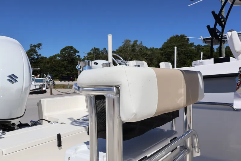 Slide: The Image of Bulls Bay 2200 XS 2026 - 15