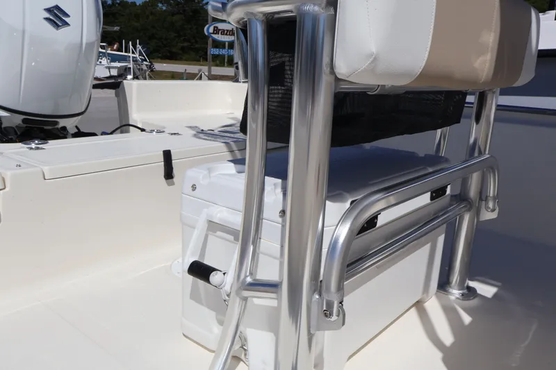 Slide: The Image of Bulls Bay 2200 XS 2026 - 16