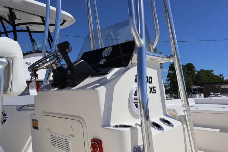 Slide: The Image of Bulls Bay 2200 XS 2026 - 4