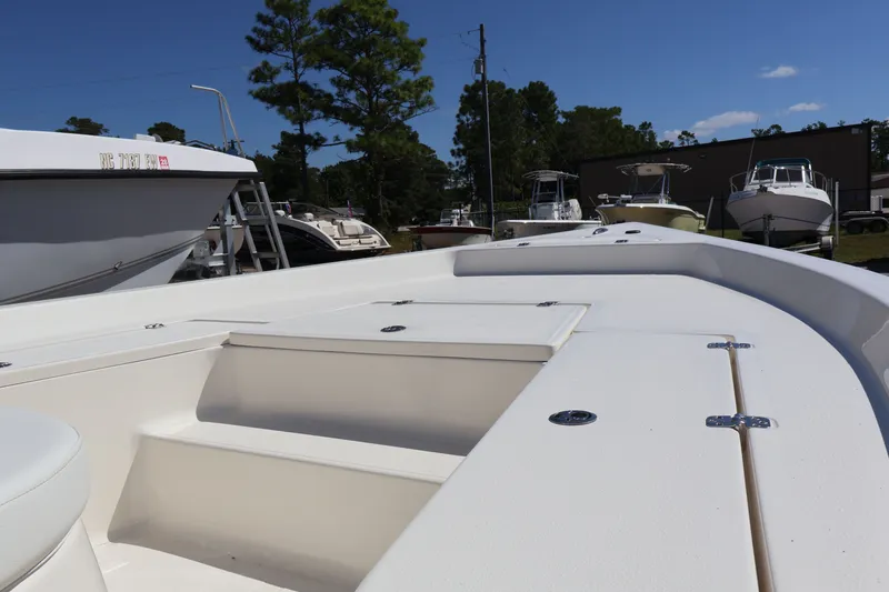 Slide: The Image of Bulls Bay 2200 XS 2026 - 6