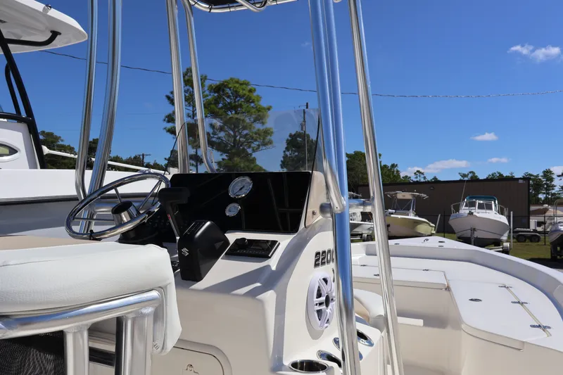 Slide: The Image of Bulls Bay 2200 XS 2026 - 8