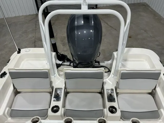 Slide: The Image of NauticStar 231 Hybrid 2021 - 10