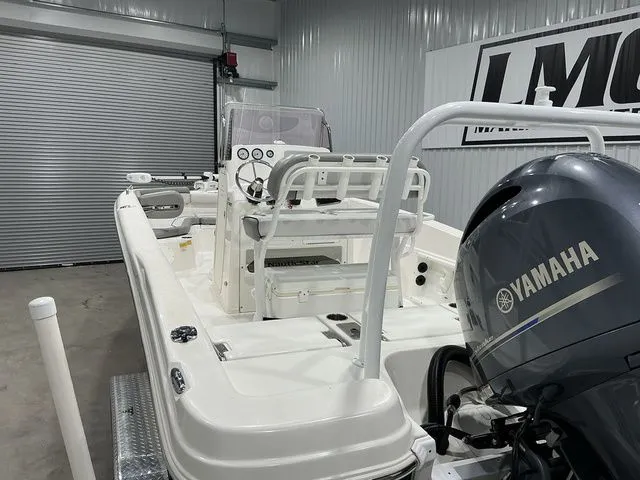 Slide: The Image of NauticStar 231 Hybrid 2021 - 11