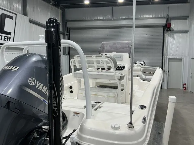 Slide: The Image of NauticStar 231 Hybrid 2021 - 12