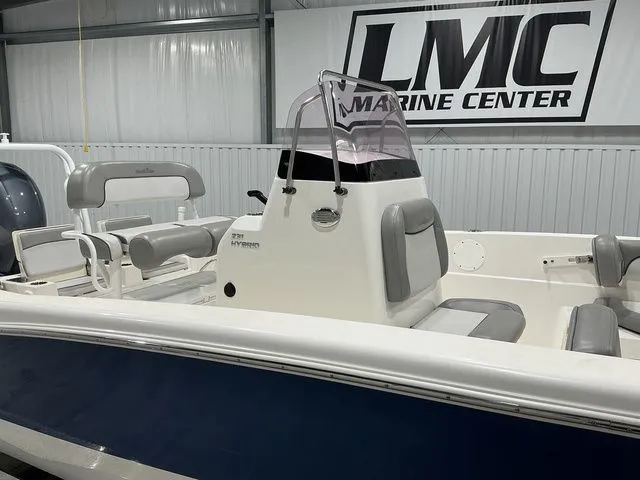 Slide: The Image of NauticStar 231 Hybrid 2021 - 16