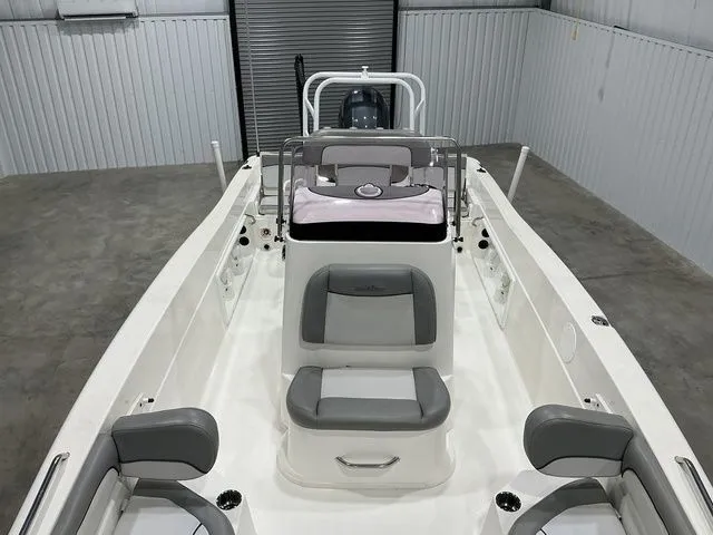 Slide: The Image of NauticStar 231 Hybrid 2021 - 18